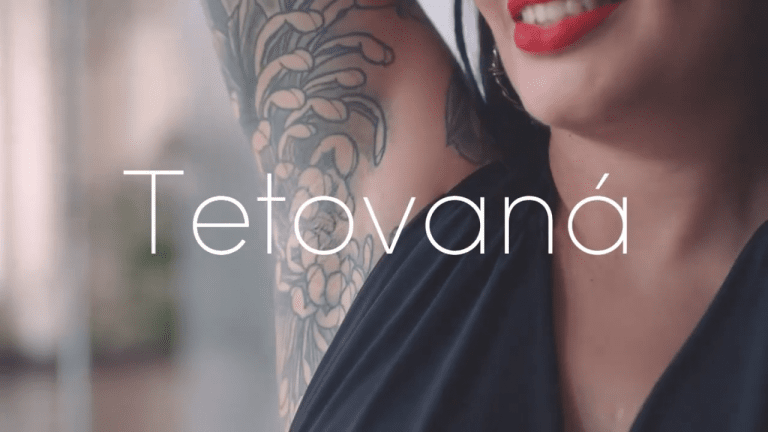 Tetované podpaží v reklamě na antiperspiranty značky Dove